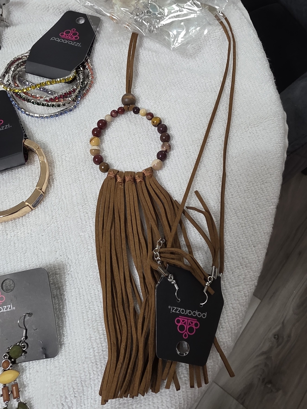 Lot of 24 Paparazzi Jewelry Pieces - Picture 12 of 13